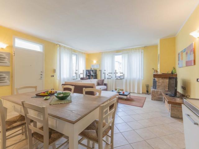 Villetta bifamiliare in vendita di 100 m² in Via R. Rubini, 2