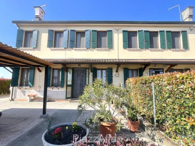 Villetta bifamiliare in vendita di 100 m² in Via Roma