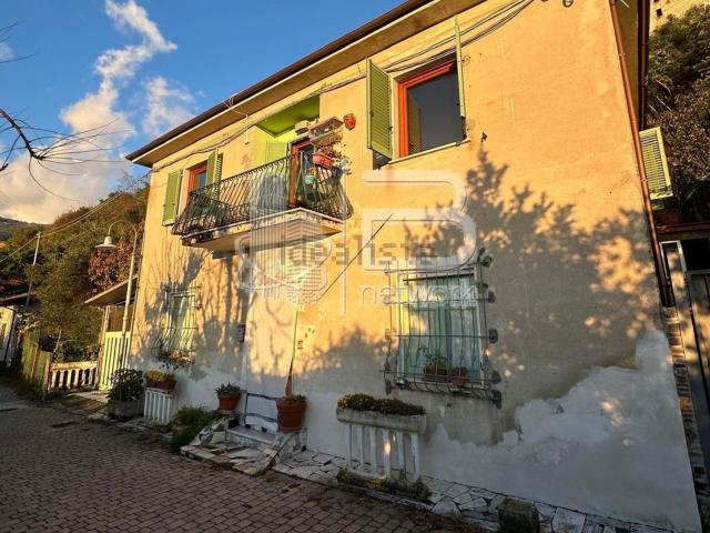 Villetta bifamiliare in vendita di 100 m² in Via Rocca