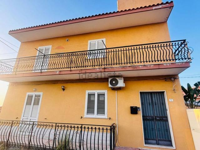 Villetta bifamiliare in vendita di 100 m² in Viale Epicarmo Corbino