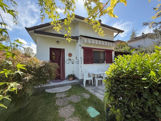 Villetta bifamiliare in vendita di 100 m² in Viale Giuseppe Verdi, 23
