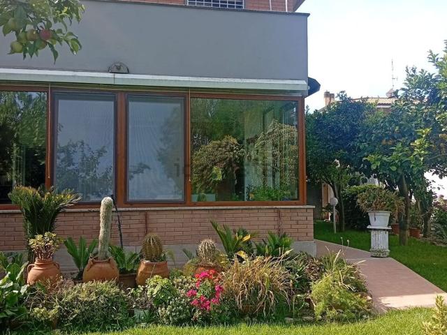 Villetta bifamiliare in vendita di 100 m² in Viale Letizia in Fiore, 47