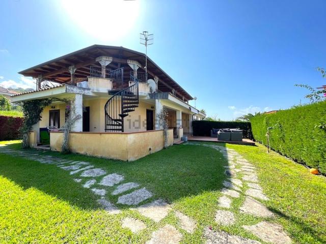 Villetta bifamiliare in vendita di 101 m² in Contrada Riviere