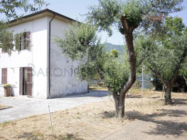Villetta bifamiliare in vendita di 101 m² in Via Cocombola