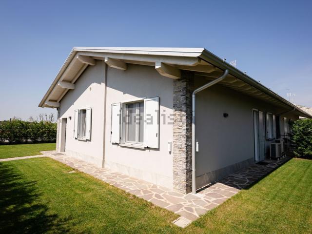 Villetta bifamiliare in vendita di 101 m² in Via Pietro Mascagni, 18