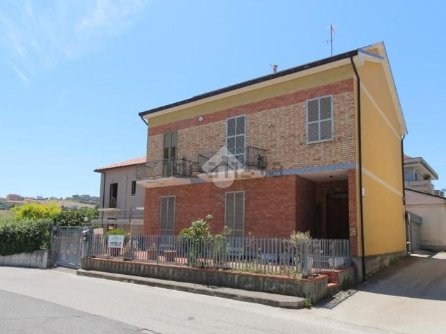 Villetta bifamiliare in vendita di 107 m² in Via Dante Alighieri, 16