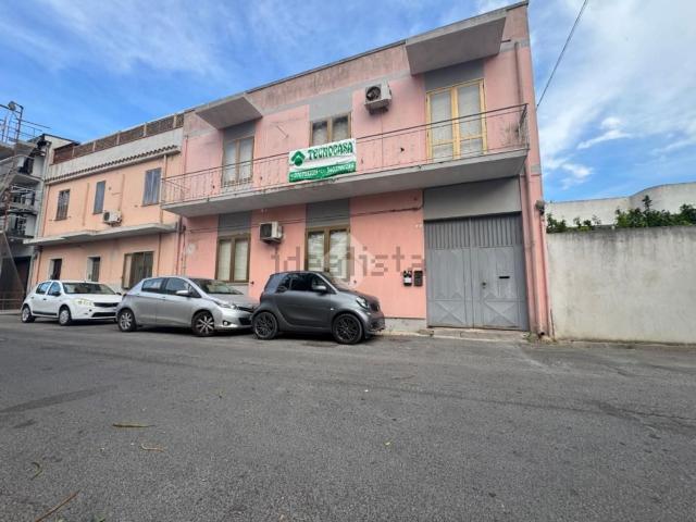 Villetta bifamiliare in vendita di 107 m² in Via Dorgali, 59