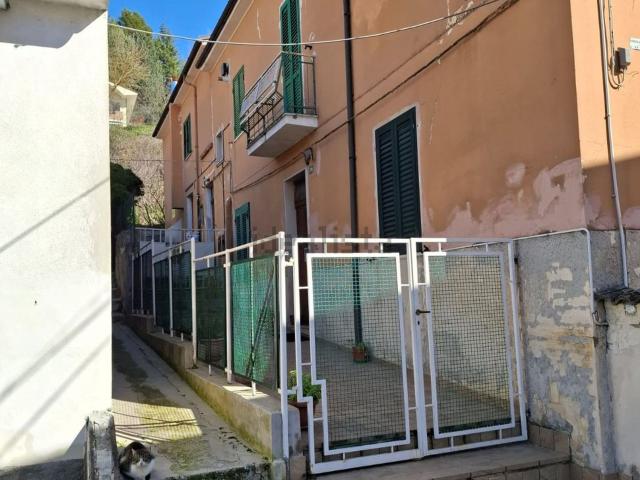 Villetta bifamiliare in vendita di 107 m² in Via Monte Petroso