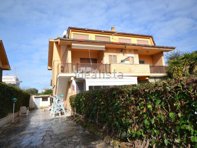 Villetta bifamiliare in vendita di 107 m² in Via Sant&apos Agata di Militello
