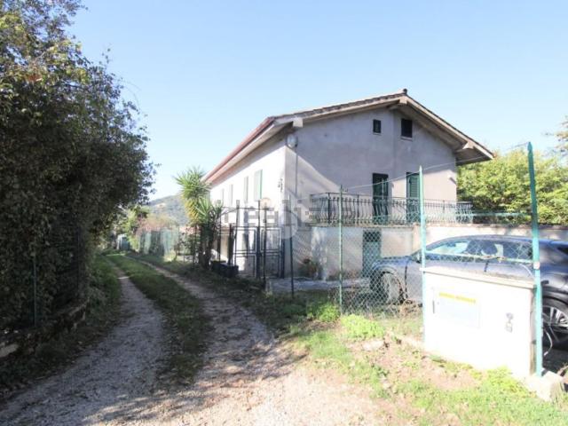 Villetta bifamiliare in vendita di 104 m² in Via Palombara