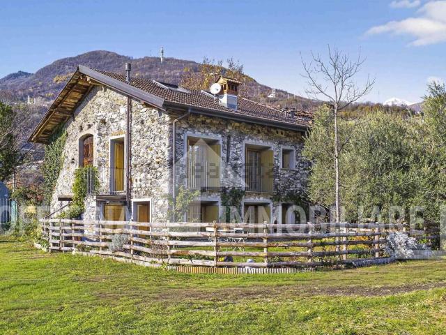 Villetta bifamiliare in vendita di 105 m² in Via alla Poncia, 212