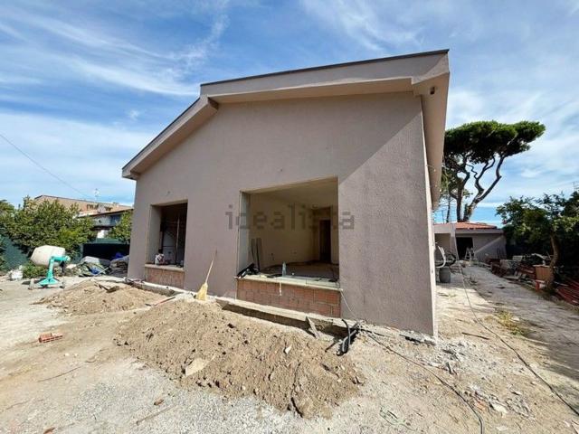 Villetta bifamiliare in vendita di 105 m² in Via del Tombolo, 60