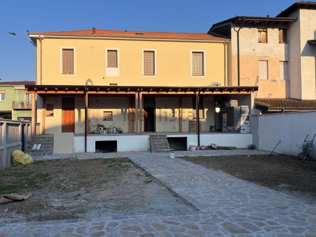 Villetta bifamiliare in vendita di 105 m² in Via Giuseppe Garibaldi, 10