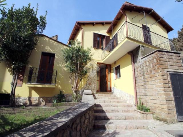 Villetta bifamiliare in vendita di 105 m² in Via Pietro Bonfante, 9