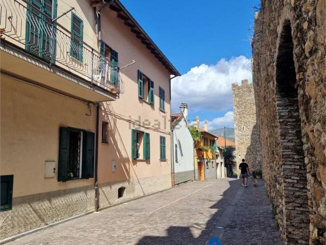 Villetta bifamiliare in vendita di 106 m² in Via Vittorio Veneto, 4