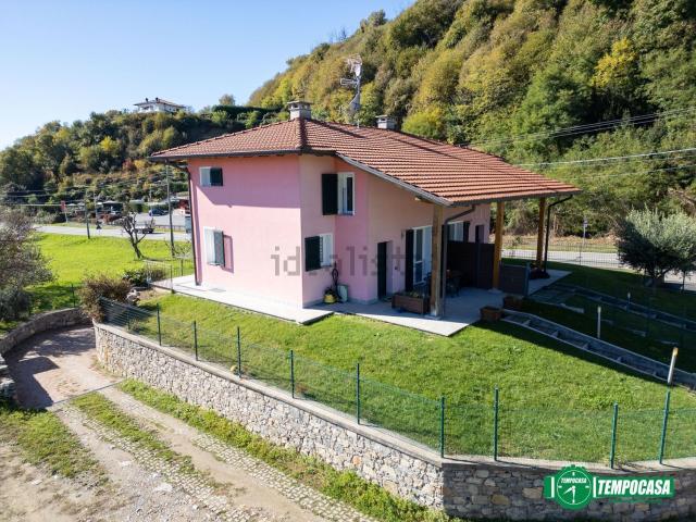 Villetta bifamiliare in vendita di 106 m² in Via per Nebbiuno, 51