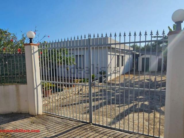 Villetta bifamiliare in vendita di 108 m² in Via Tindari