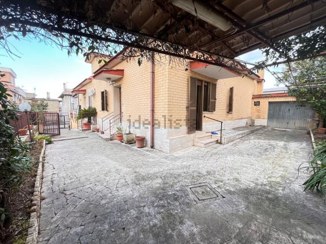 Villetta bifamiliare in vendita di 108 m² in Via Ururi, 8