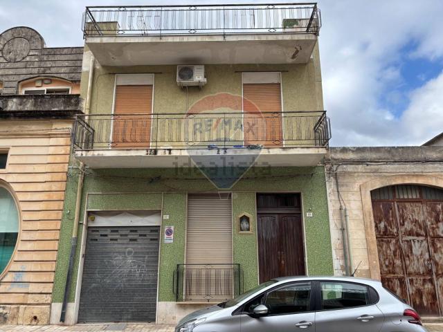 Villetta bifamiliare in vendita di 108 m² in Via Giuseppe Garibaldi, 89