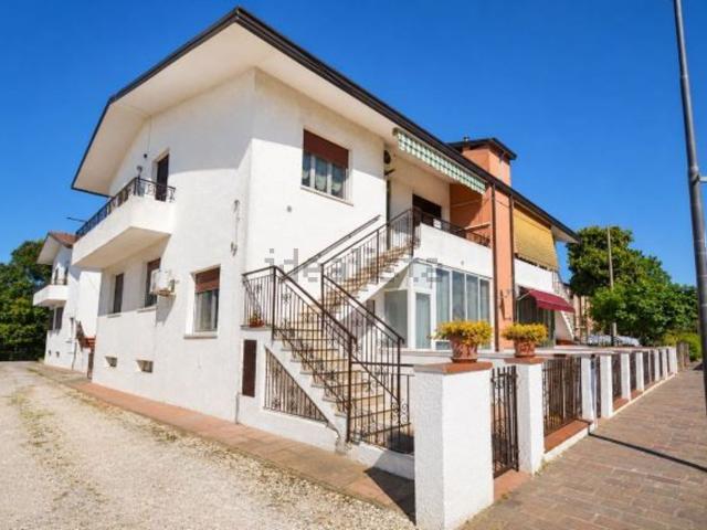 Villetta bifamiliare in vendita di 109 m² in Via unione delta del po