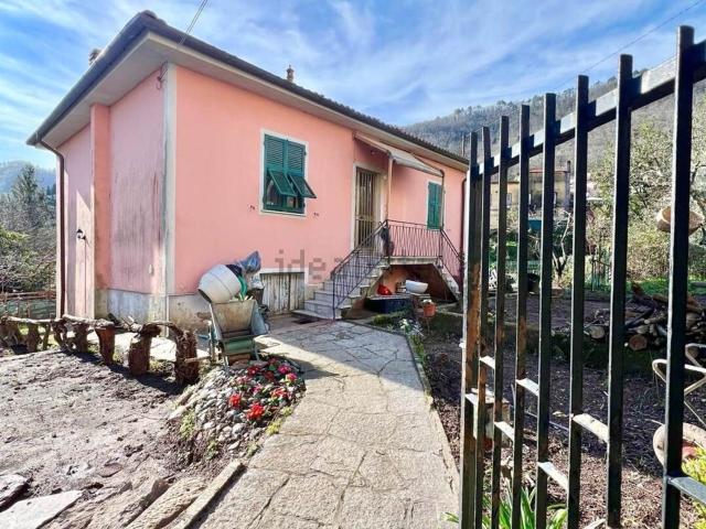 Villetta bifamiliare in vendita di 109 m² in Via Fabio Filzi, 70