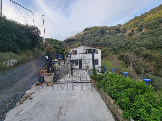 Villetta bifamiliare in vendita di 113 m² in Strada Valloni