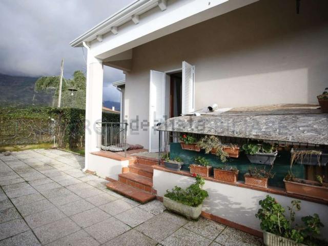 Villetta bifamiliare in vendita di 113 m² in Via Tavola