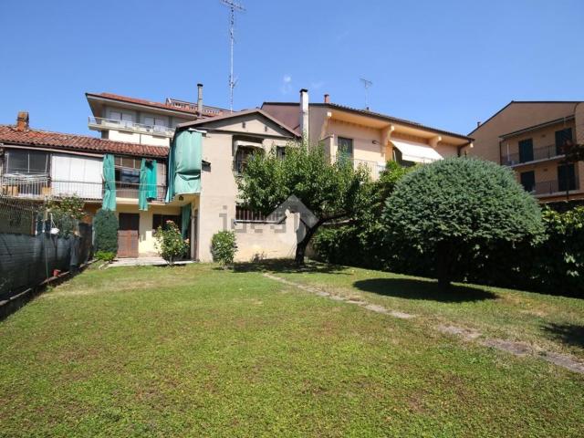 Villetta bifamiliare in vendita di 113 m² in Via Padre Girotti, 5