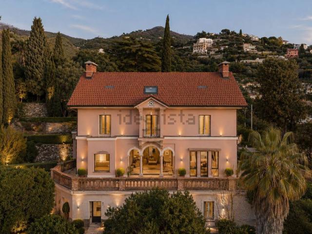 Villetta bifamiliare in vendita di 1100 m² in Via Adelasia