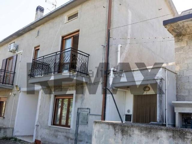 Villetta bifamiliare in vendita di 110 m² in Contrada Ranco, 24