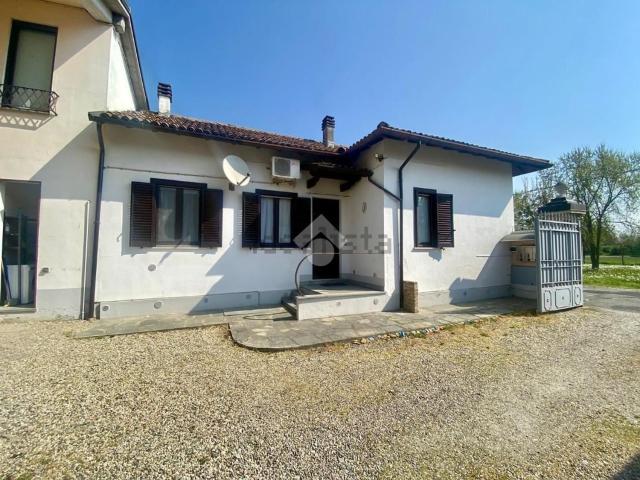 Villetta bifamiliare in vendita di 110 m² in Strada Comunale per Viguzzolo, 28