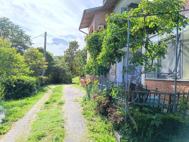 Villetta bifamiliare in vendita di 110 m² in Strada delle Cavine e Valli
