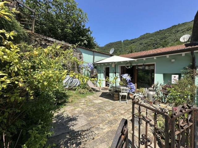 Villetta bifamiliare in vendita di 110 m² in Strada Provinciale 28, 1