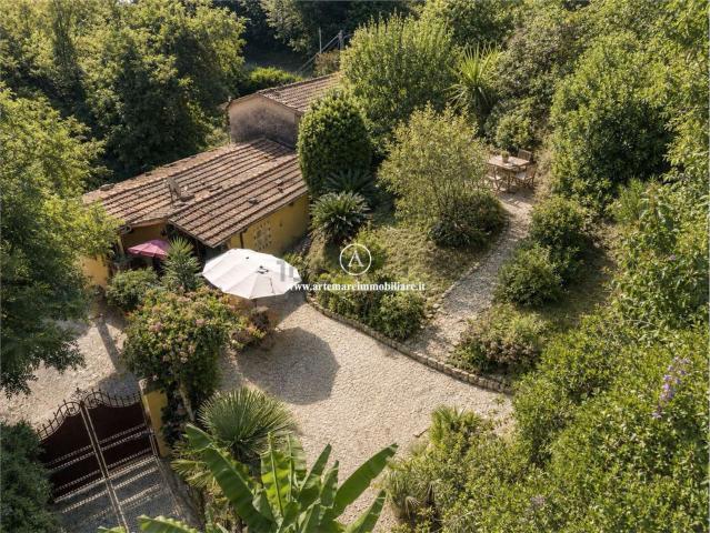 Villetta bifamiliare in vendita di 110 m² in Via Valenciaia, 32