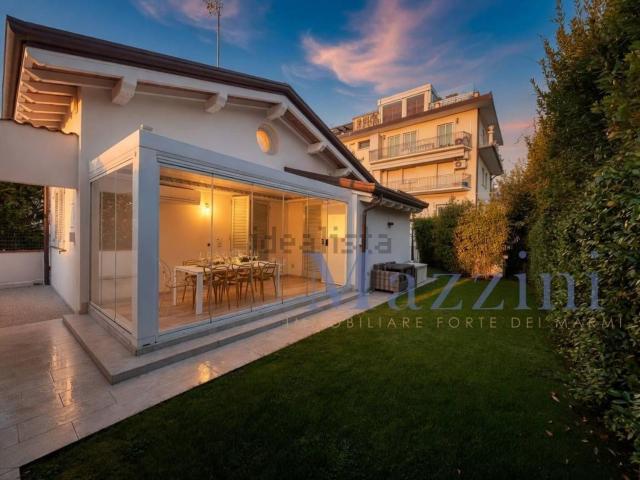 Villetta bifamiliare in vendita di 110 m² in Via Agnelli