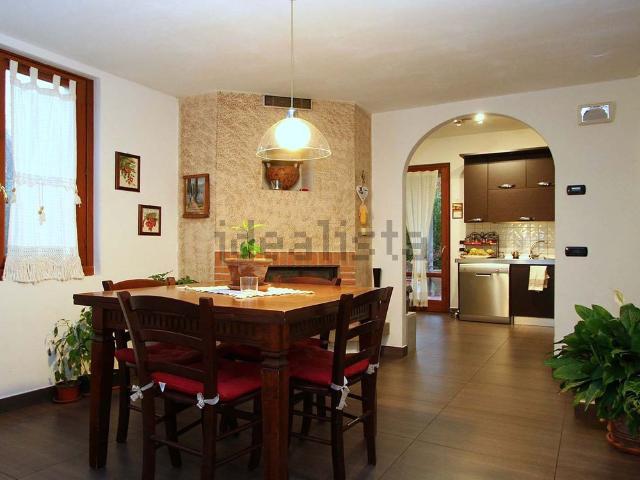 Villetta bifamiliare in vendita di 110 m² in Via Campicuccioli