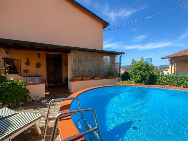 Villetta bifamiliare in vendita di 110 m² in Via Corta