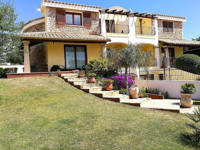 Villetta bifamiliare in vendita di 110 m² in Via degli Olmi, 58