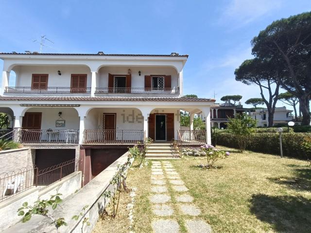 Villetta bifamiliare in vendita di 110 m² in Via degli Olivi, 19