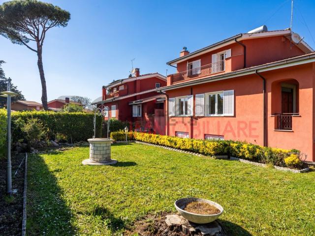Villetta bifamiliare in vendita di 110 m² in Via del Roseto, 14