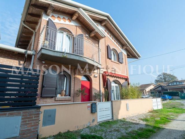 Villetta bifamiliare in vendita di 110 m² in Via della Costituzione, 25