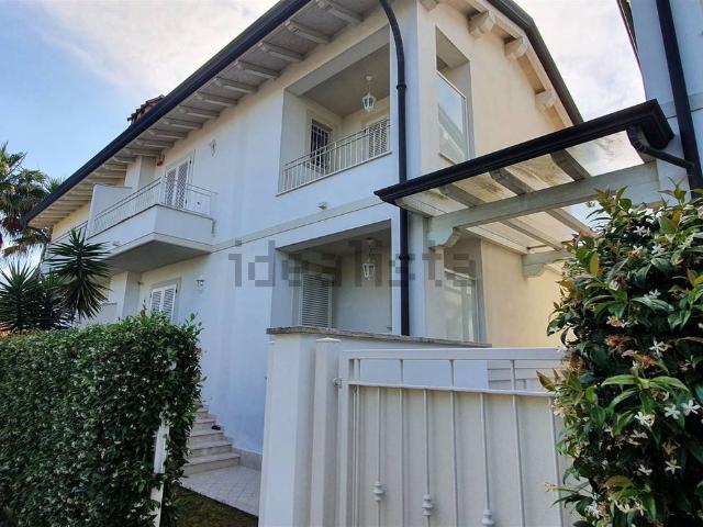 Villetta bifamiliare in vendita di 110 m² in Via della Croce, 70
