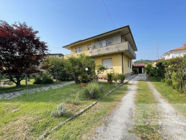 Villetta bifamiliare in vendita di 110 m² in Via Don Eugenio Benedetti