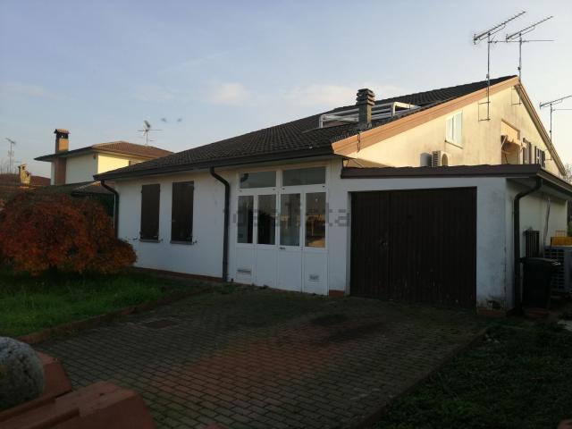 Villetta bifamiliare in vendita di 110 m² in Via Francesco Petrarca, 28