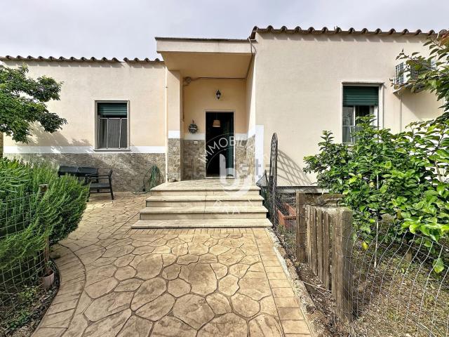 Villetta bifamiliare in vendita di 110 m² in Via Gabriele D&apos Annunzio