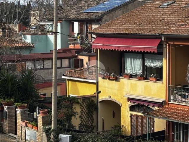 Villetta bifamiliare in vendita di 110 m² in Via Giulio Cesare, 16
