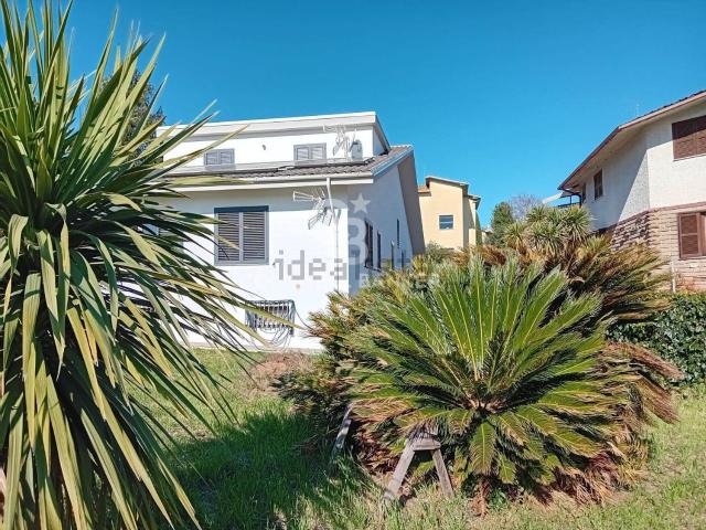 Villetta bifamiliare in vendita di 160 m² in Via Ida Cacioni Gentili