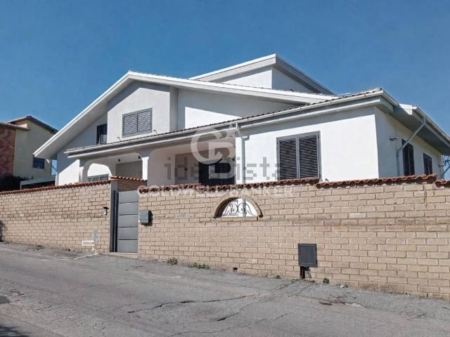 Villetta bifamiliare in vendita di 110 m² in Via Ida Cacioni Gentili