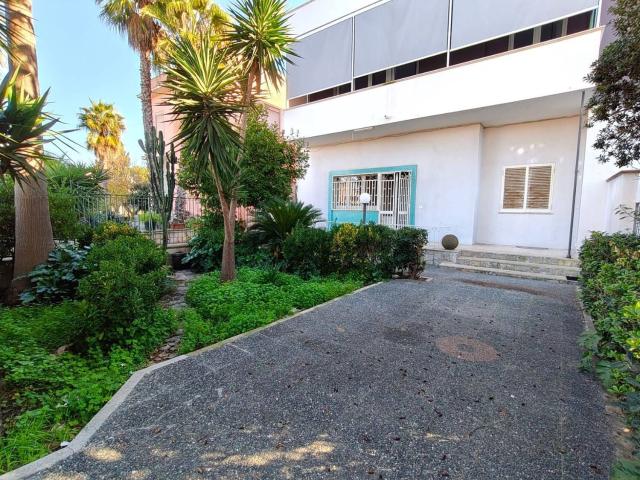 Villetta bifamiliare in vendita di 110 m² in Via Lequile, 84
