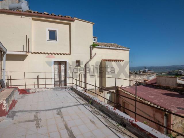 Villetta bifamiliare in vendita di 110 m² in Via Mattias, 8